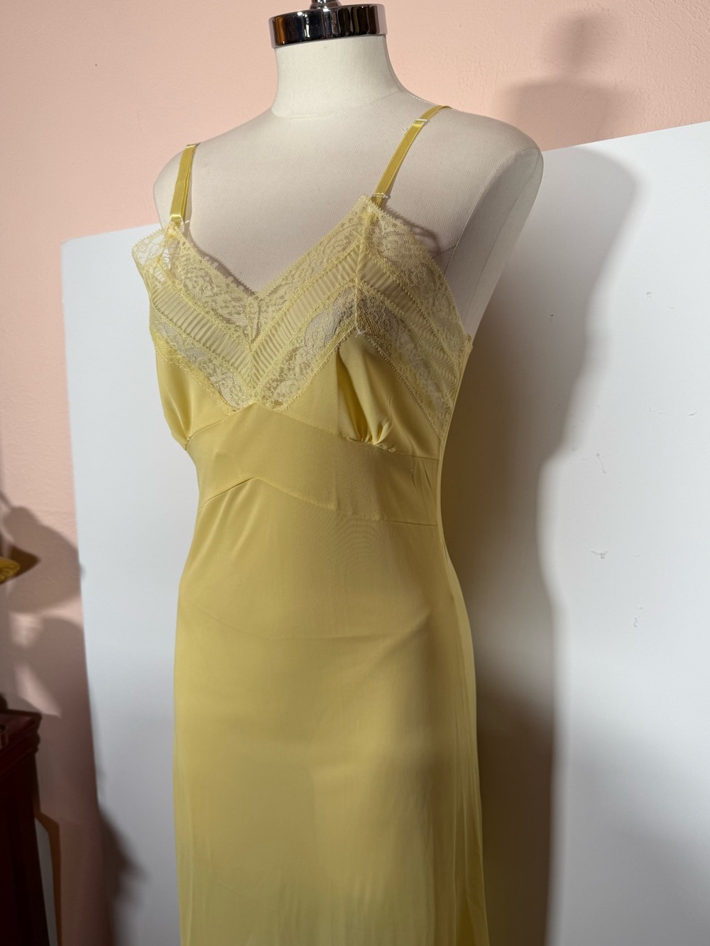 Vintage Beverly Yellow nylon lace slip midi dress size 34 small